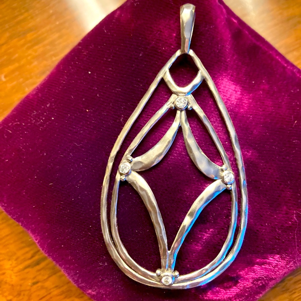 Teardrop pendant